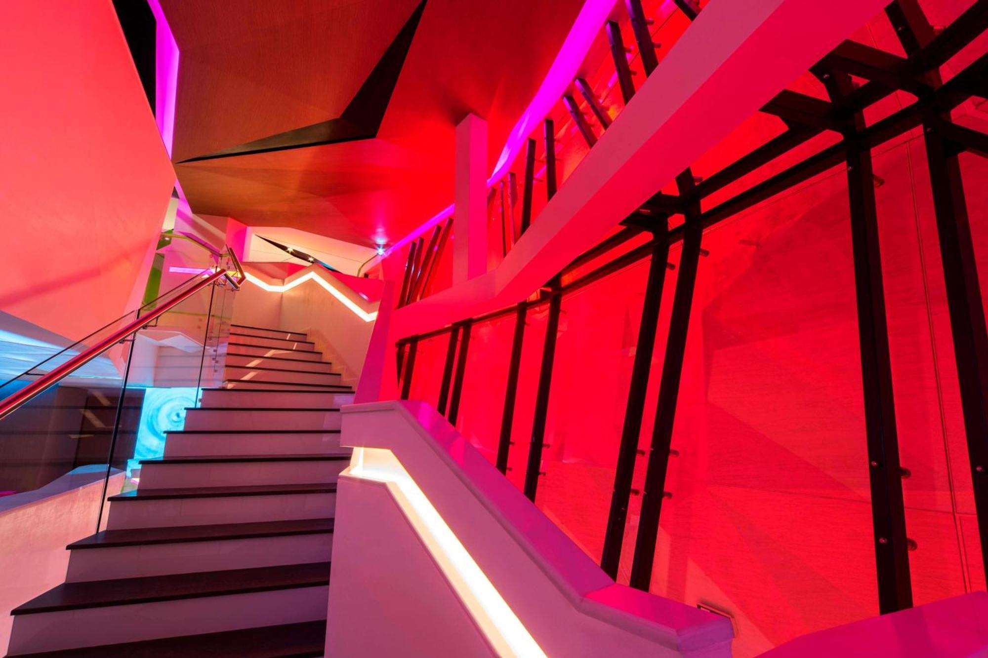 ดับเบิลยู อัมมัน Hotel อัมมาน ภายนอก รูปภาพ The staircase