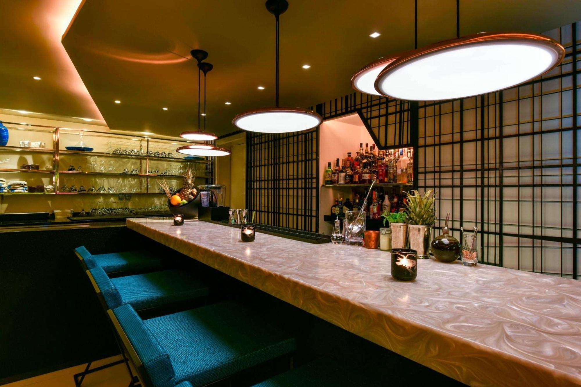 ดับเบิลยู อัมมัน Hotel อัมมาน ภายนอก รูปภาพ Interior of the bar