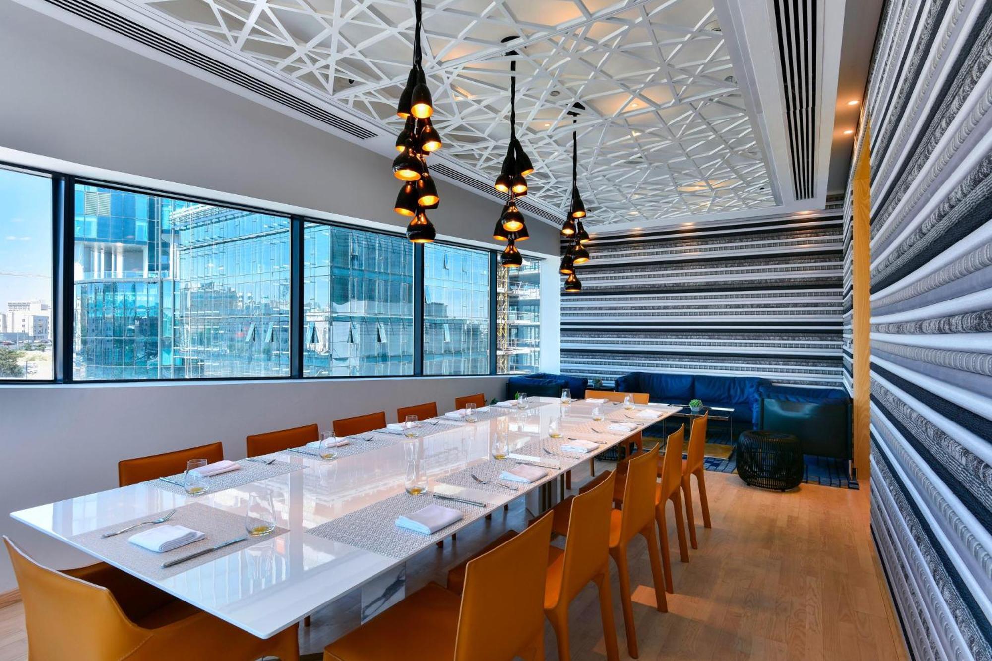ดับเบิลยู อัมมัน Hotel อัมมาน ภายนอก รูปภาพ The interior of the restaurant